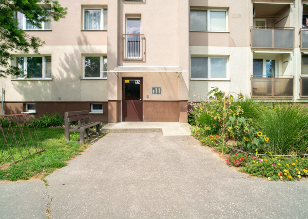 Na predaj atraktívny 2-izbový byt vo Vrábloch - Žitava