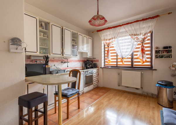 Na predaj investičná nehnuteľnosť s veľkým pozemkom v Považskom Chlmci