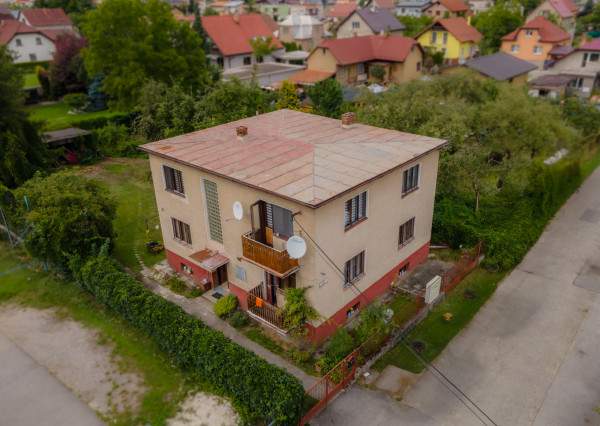 Na predaj investičná nehnuteľnosť s veľkým pozemkom v Považskom Chlmci