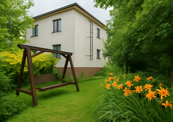 Na predaj investičná nehnuteľnosť s veľkým pozemkom v Považskom Chlmci