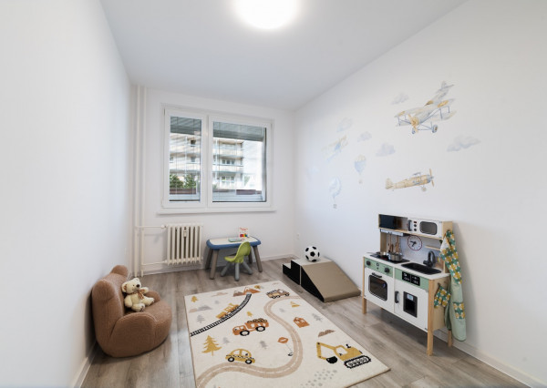 REZERVOVANÉ - Na predaj zariadený 4-izbový byt v Dúbravke