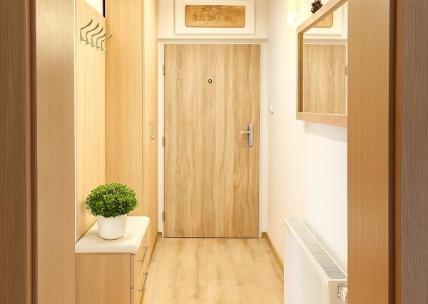 Na predaj kompletne zariadený 3-izbový byt v Rakovej