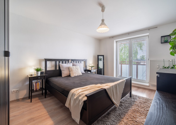 REZERVOVANÉ: Na predaj 2-izbový byt s balkónom a pivnicou v pokojnej časti obce Veľké Leváre