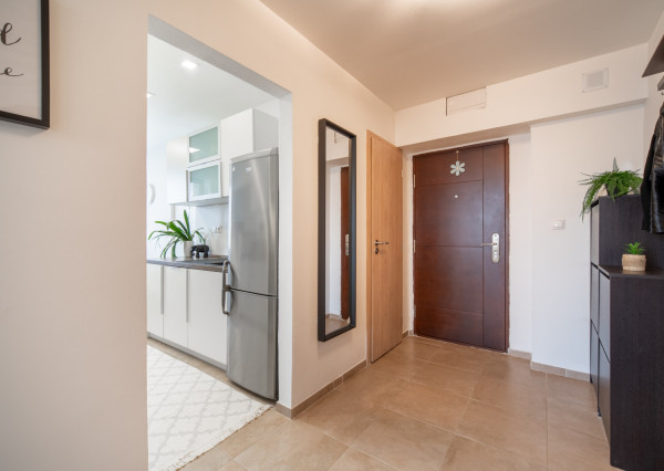 REZERVOVANÉ: Na predaj 2-izbový byt s balkónom a pivnicou v pokojnej časti obce Veľké Leváre