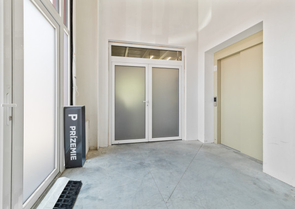 Na prenájom obchodné priestory na Betliarskej ulici