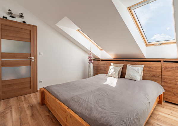 Na prenájom kompletne zariadený 4-izbový podkrovný byt v Ivanke pri Dunaji