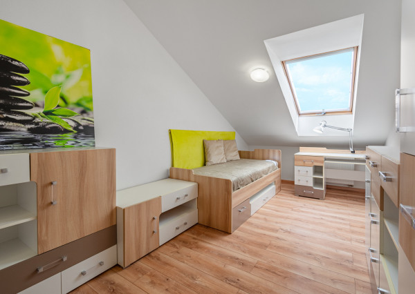 Na prenájom kompletne zariadený 4-izbový podkrovný byt v Ivanke pri Dunaji