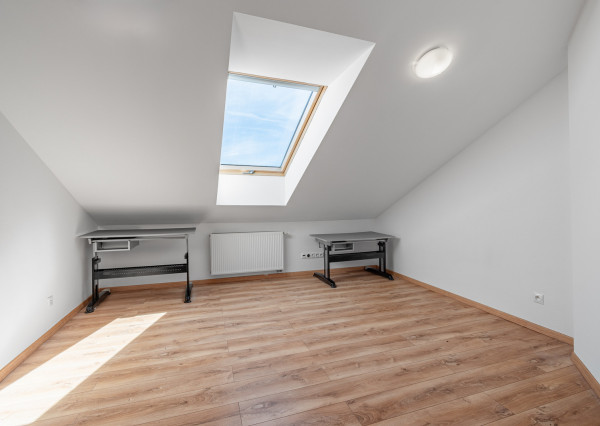 Na prenájom kompletne zariadený 4-izbový podkrovný byt v Ivanke pri Dunaji