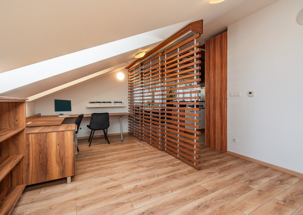 Na prenájom kompletne zariadený 4-izbový podkrovný byt v Ivanke pri Dunaji