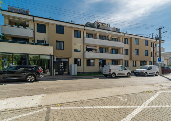 Na prenájom kompletne zariadený 4-izbový podkrovný byt v Ivanke pri Dunaji