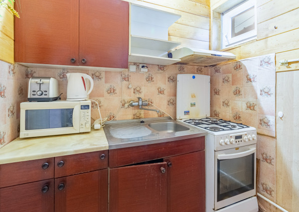 Na predaj priestranný 3-izbový rodinný dom s terasou v Šoporni