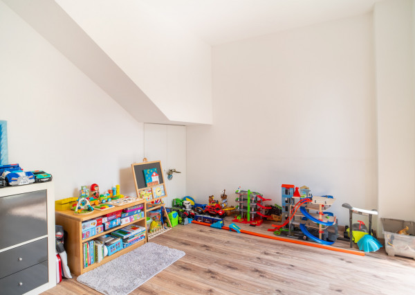 REZERVOVANÉ - Na predaj 5-izbový rodinný dom v Rovinke