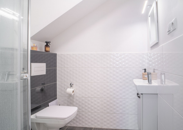 REZERVOVANÉ - Na predaj 5-izbový rodinný dom v Rovinke