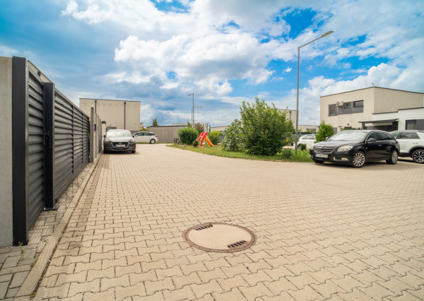 REZERVOVANÉ - Na predaj 5-izbový rodinný dom v Rovinke