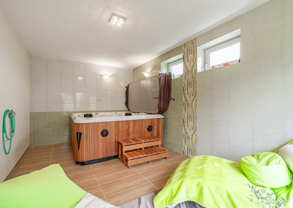 Na predaj rodinný dom s wellnessom v Dolných Lefantovciach