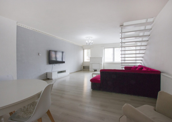 Na predaj dvojdom s rozľahlým pozemkom v centre obce Zlaté Klasy