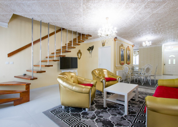 Na predaj dvojdom s rozľahlým pozemkom v centre obce Zlaté Klasy