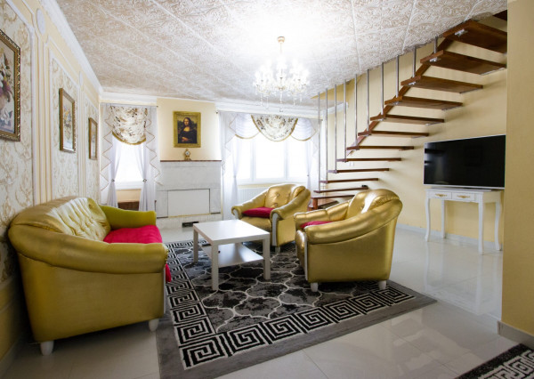 Na predaj dvojdom s rozľahlým pozemkom v centre obce Zlaté Klasy