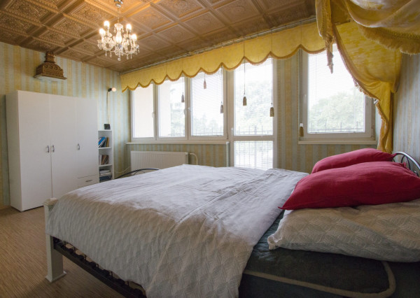 Na predaj dvojdom s rozľahlým pozemkom v centre obce Zlaté Klasy