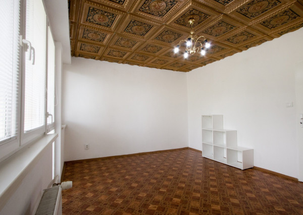 Na predaj dvojdom s rozľahlým pozemkom v centre obce Zlaté Klasy