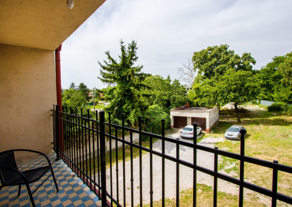 Na predaj dvojdom s rozľahlým pozemkom v centre obce Zlaté Klasy