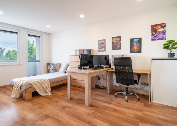 Na predaj priestranný 3-izbový byt s veľkou loggiou v Rači