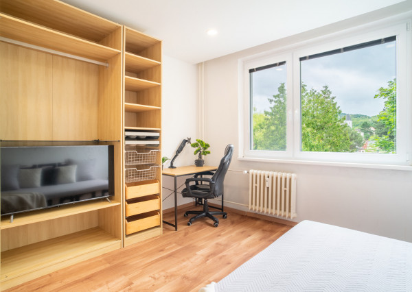 Na predaj priestranný 3-izbový byt s veľkou loggiou v Rači