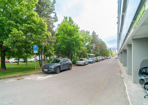 Na predaj priestranný 3-izbový byt s veľkou loggiou v Rači