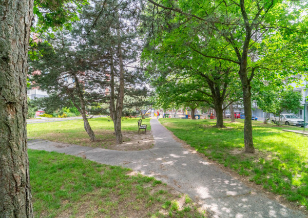 Na predaj priestranný 3-izbový byt s veľkou loggiou v Rači