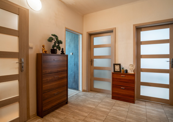 Na predaj 3-izbový byt v obci Rohožník