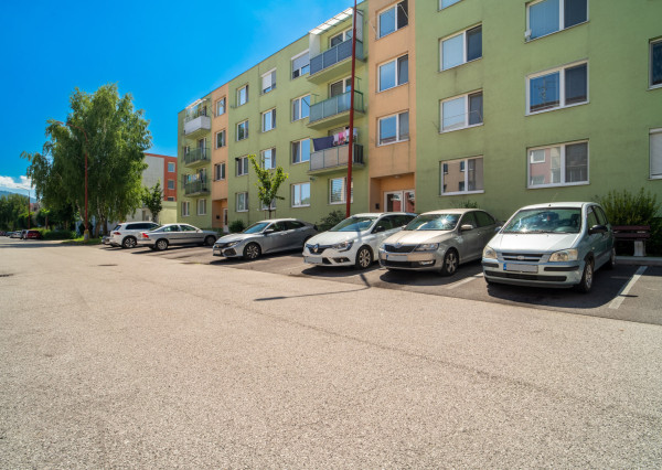 Na predaj 3-izbový byt v obci Rohožník