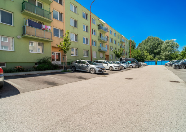 Na predaj 3-izbový byt v obci Rohožník