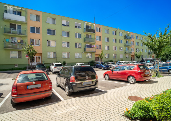 Na predaj 3-izbový byt v obci Rohožník