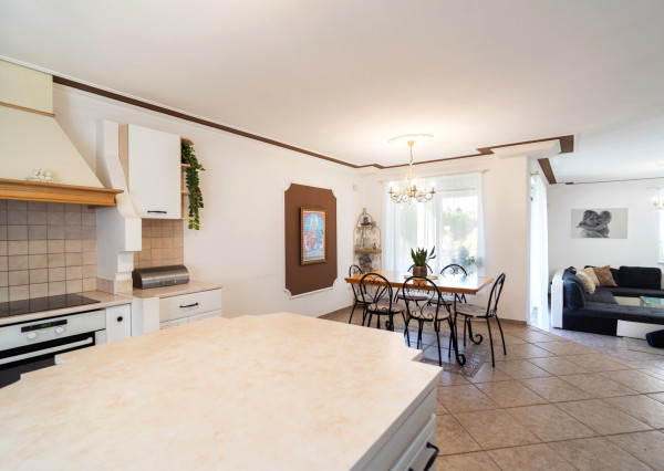 Na predaj 6-izbový rodinný v Zamarovciach