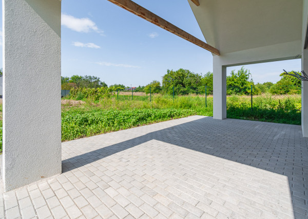 Na predaj moderný 4-izbový rodinný dom v Šoporni