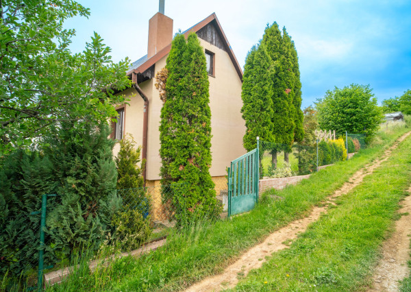 VÝRAZNÁ ZĽAVA: Na predaj záhradná chata s výhľadom na golfové ihrisko v Skalici