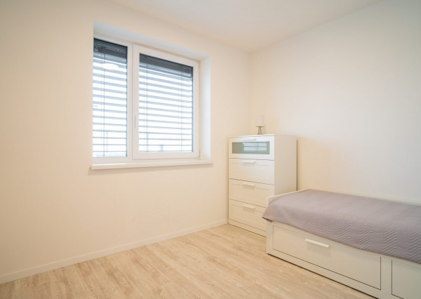 Na prenájom kompletne zariadený 4-izbový byt s benefitmi rodinného domu v Rovinke