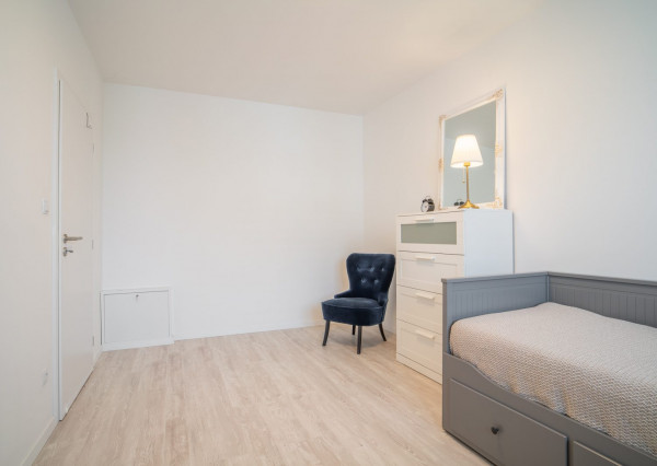 Na prenájom kompletne zariadený 4-izbový byt s benefitmi rodinného domu v Rovinke