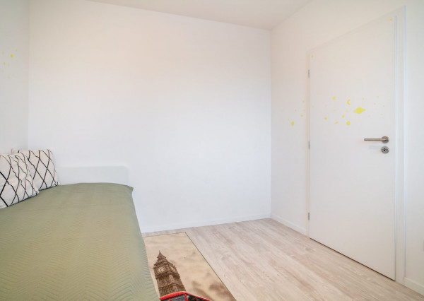 Na prenájom kompletne zariadený 4-izbový byt s benefitmi rodinného domu v Rovinke