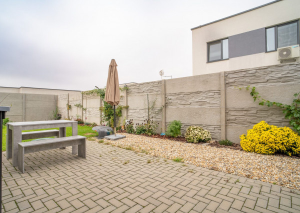 Na prenájom kompletne zariadený 4-izbový byt s benefitmi rodinného domu v Rovinke