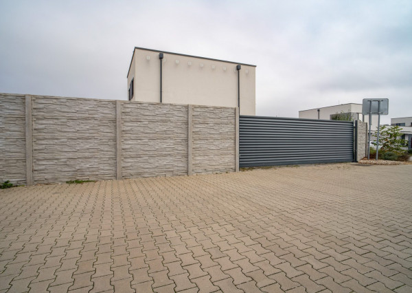 Na prenájom kompletne zariadený 4-izbový byt s benefitmi rodinného domu v Rovinke