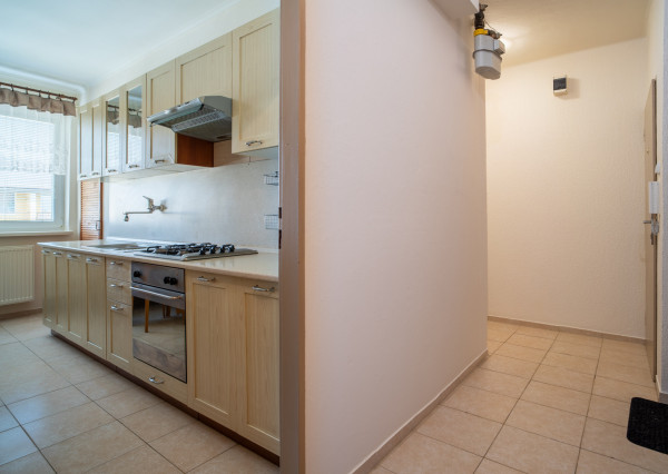 Na prenájom priestranný 3 izbový byt s balkónom v Malackách