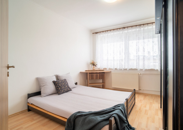 Na prenájom priestranný 3 izbový byt s balkónom v Malackách