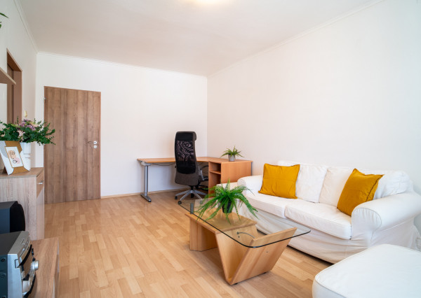 Na prenájom priestranný 3 izbový byt s balkónom v Malackách