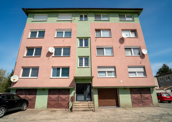 Na prenájom priestranný 3 izbový byt s balkónom v Malackách