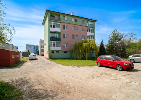 Na prenájom priestranný 3 izbový byt s balkónom v Malackách