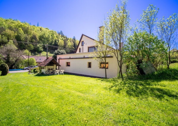 Na predaj 6-izbový rodinný dom v obci Podkriváň