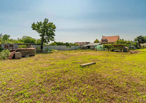 Na predaj pozemok pripravený na výstavbu v Pate