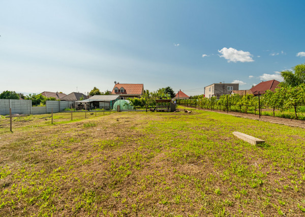 Na predaj pozemok pripravený na výstavbu v Pate