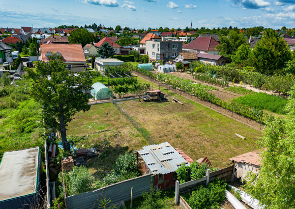 Na predaj pozemok pripravený na výstavbu v Pate